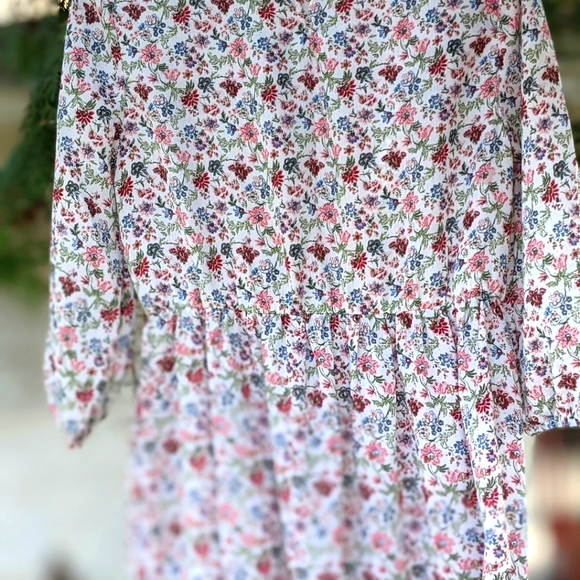 Small Prairie Floral Modest Knee Length Dress - Picture 4 of 8